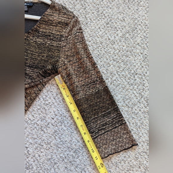 NWT Jules & Leopold Women's (Size M) V-Neck Top With Scalloped Hem and Sleeves - Picture 12 of 15